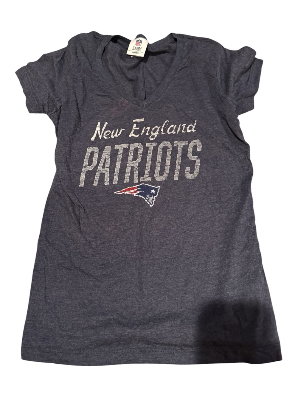 NFL Team Apparel New England Patriots Women's Distressed V-Neck T-Shirt Size M H